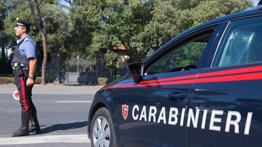 Compra sigarette con una carta di credito rubata, denunciata 37enne