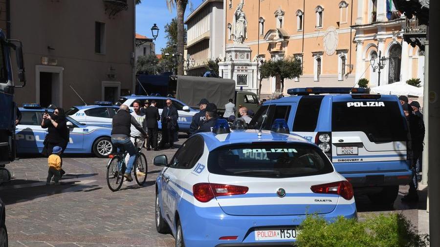 Auto della Polizia a Oristano