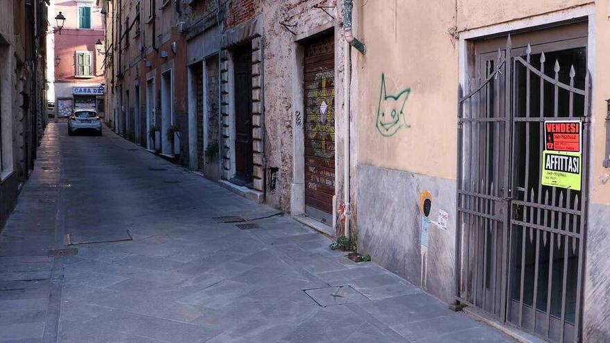 Il grido del commercio carrarino: «La situazione è tragica: così chiudiamo tutti»