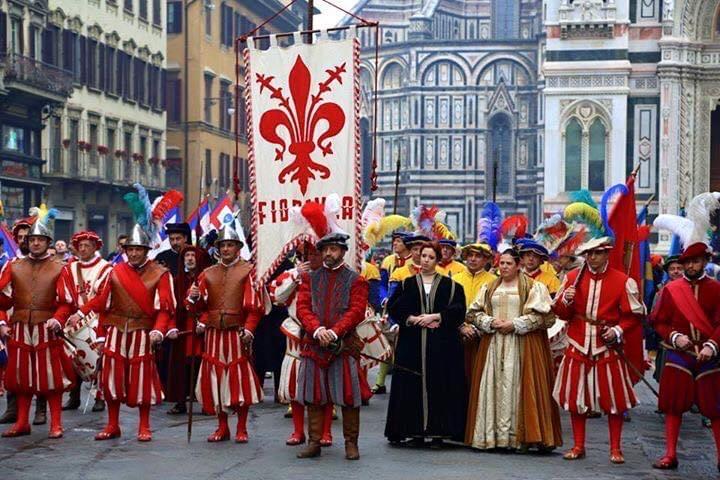 Quando l’olmo secco si rinverdì. Oggi si commemora San Zanobi 