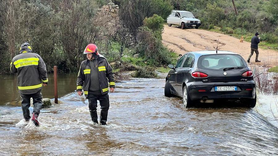 Monti, travolto dall’onda di piena mentre guada il rio Crasta: muore annegato