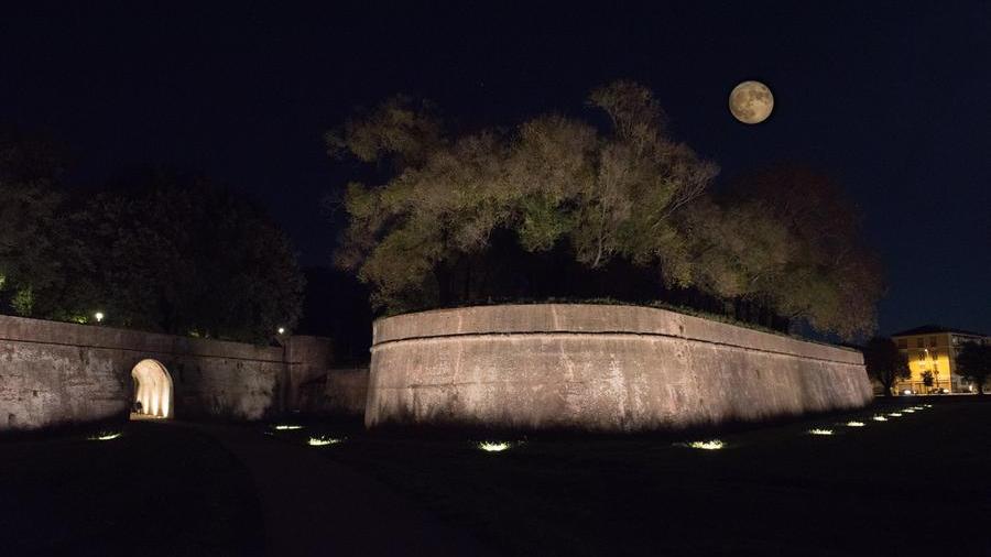 LUCCA. FORUM EUROPEO SULLA CULTURA A LUCCA. ILLUMINAZIONE (ACCENSIONE) DELLE MURA URBANE NEL TRATTO NORD. Il 27 settembre alle 19.30 ci sarà una cerimonia pubblica per l’accensione di tutto il perimentro delle Mura urbanen