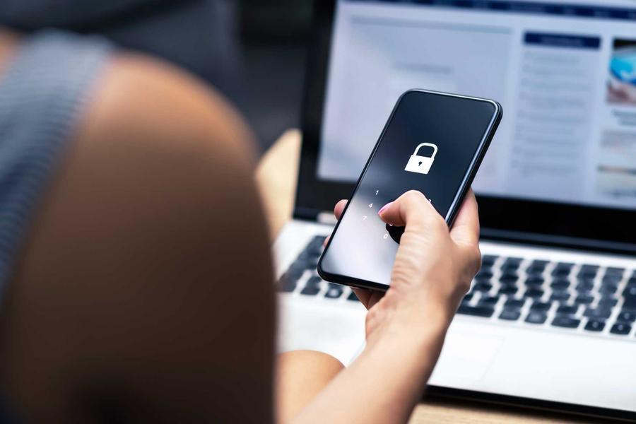 Ferrara, decine di mail bloccate: «Libero mail, chiediamo i danni»