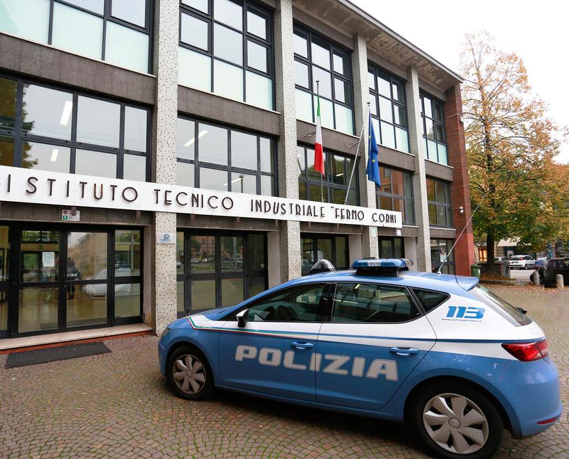 Modena, Iti Corni il caso delle lezioni "hot", parlano gli studenti: «Forse la prof non stava bene» 