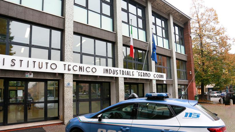 Modena, Iti Corni il caso delle lezioni "hot", parlano gli studenti: «Forse la prof non stava bene»