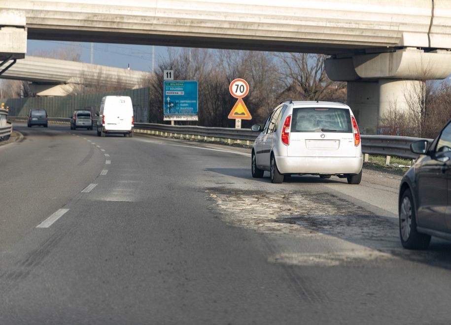 Buche sulla tangenziale di Modena, fondi tagliati 
