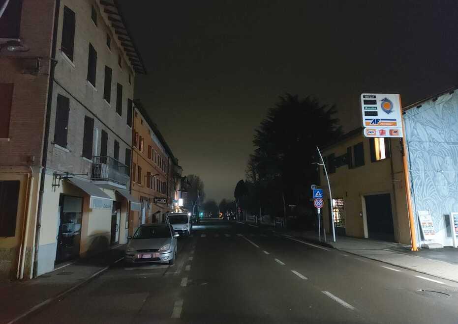 Castelnuovo. «Studenti a rischio in via Vandelli Attraversare al buio è pericoloso» 
