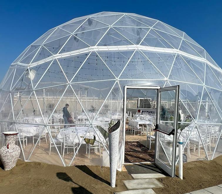 Lido Spina, si pattina in spiaggia: la pista pare davvero ghiacciata