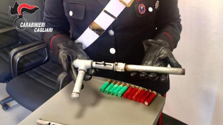 Fabbricava armi in casa: arrestato 60enne a Villanovafranca