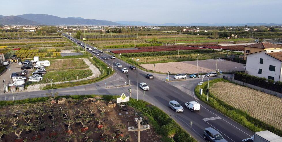 Pistoia, nuova rotonda su via Toscana: addio all’ultimo semaforo