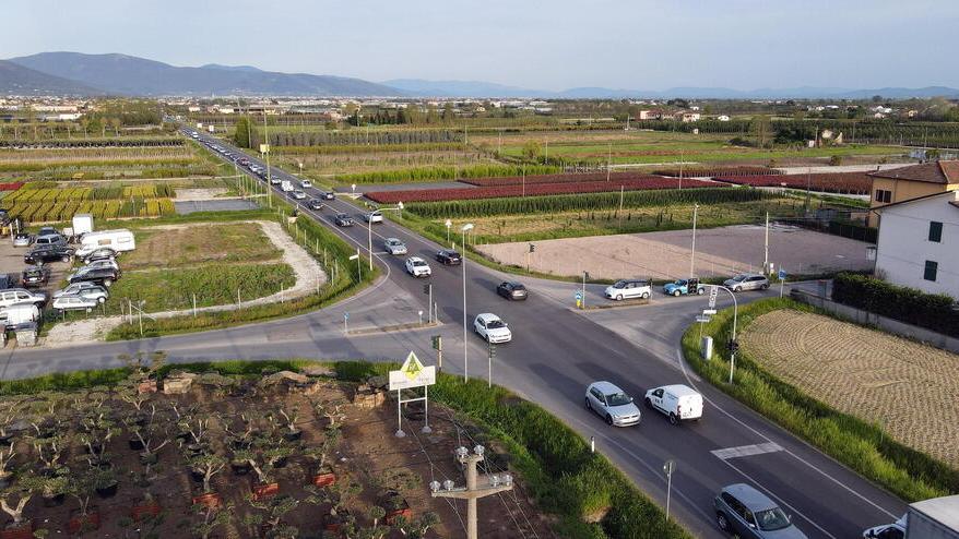 Pistoia, nuova rotonda su via Toscana: addio all’ultimo semaforo