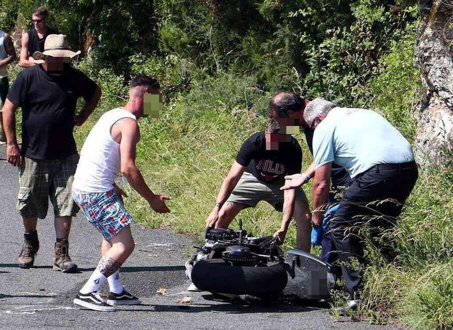 Massa, cuoco di 23 anni morì in motocicletta: chi sono i 4 indagati per omicidio colposo