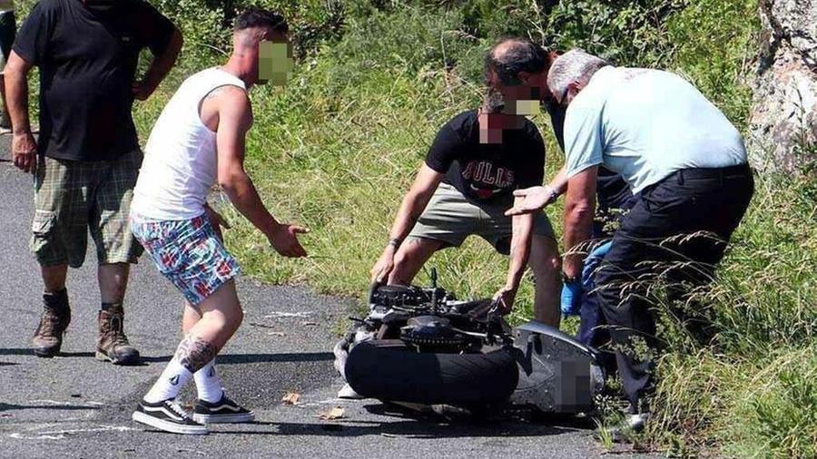 Massa, cuoco di 23 anni morì in motocicletta: chi sono i 4 indagati per omicidio colposo