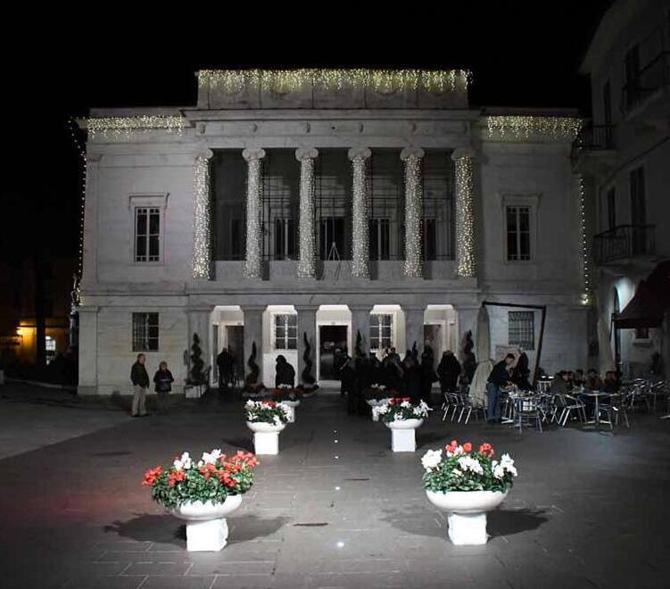 Carrara, sarà piazza De Andrè il “salotto” di fronte al teatro degli Animosi