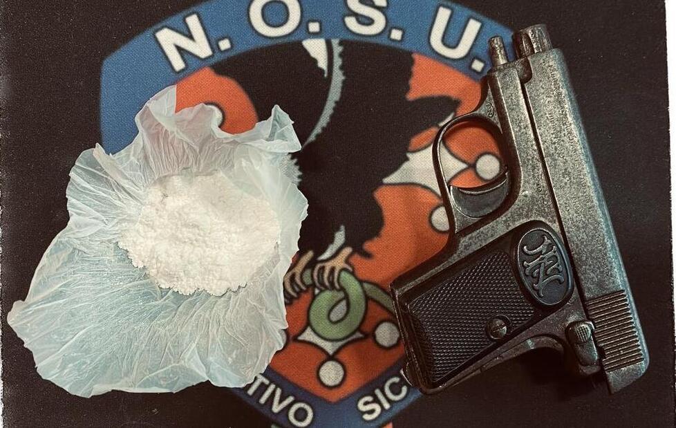 Blitz a Sent’Ermete: cocaina e una pistola illegale nell’alloggio occupato da una coppia. Chi è l’uomo arrestato