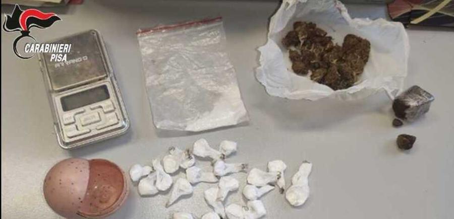 
	Parte della droga sequestrata dai carabinieri

