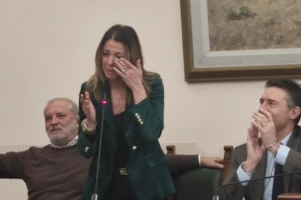 Ultima seduta per Petrucci E lei non trattiene le lacrime
