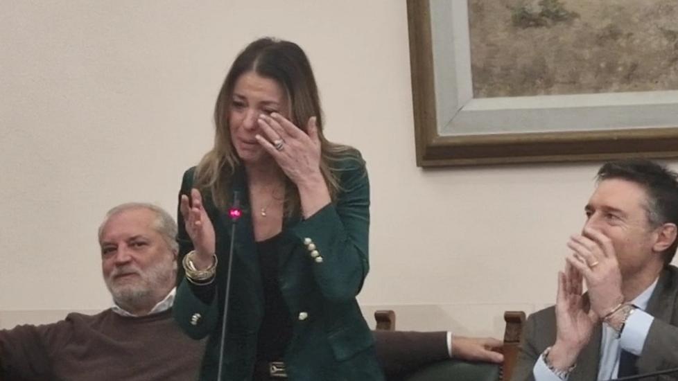 Ultima seduta per Petrucci E lei non trattiene le lacrime