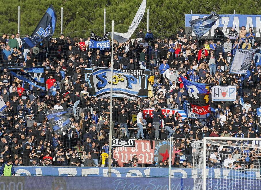 Pisa, i tifosi verso l’esodo: tra i 4.500 e i 5.000 sugli spalti di Marassi