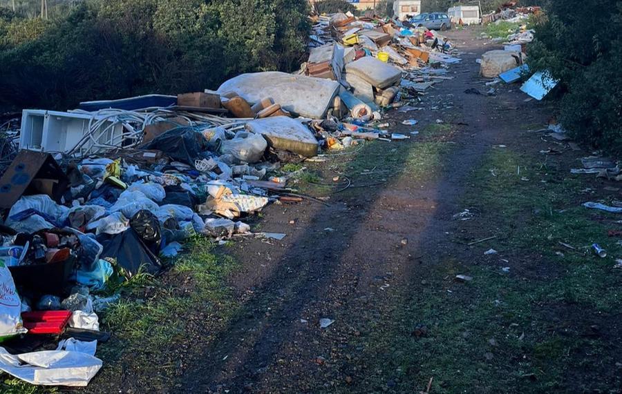 Carbonia, discarica abusiva di 2 ettari: scatta il sequestro