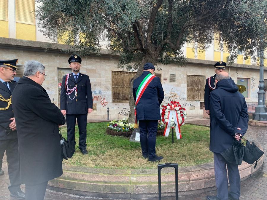 
	L'omaggio del sindaco in piazza Eleonora

