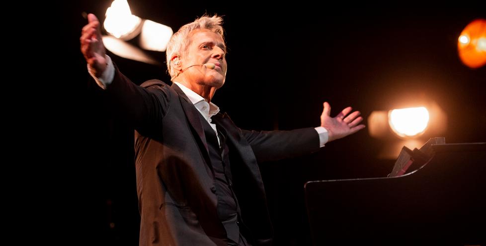 Baglioni protagonista a teatro «Ecco il mio valzer nel tempo»