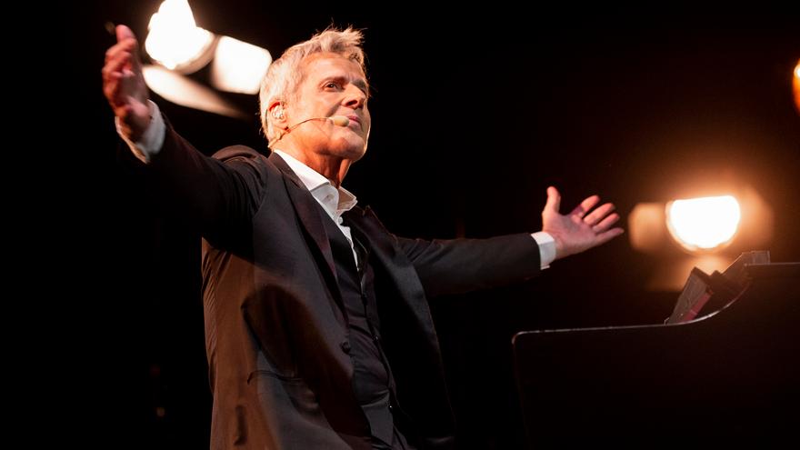 Baglioni protagonista a teatro «Ecco il mio valzer nel tempo»