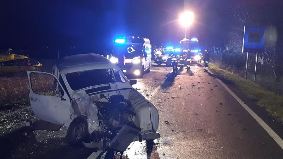Reggiolo, un ferito grave nello schianto frontale