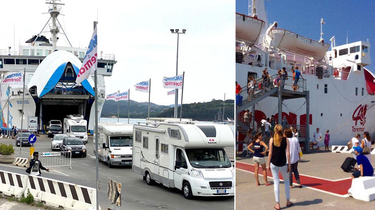 Nelle due foto in alto camper e turisti mentre scendono da due navi di Moby e Toremar (Di Stefano)