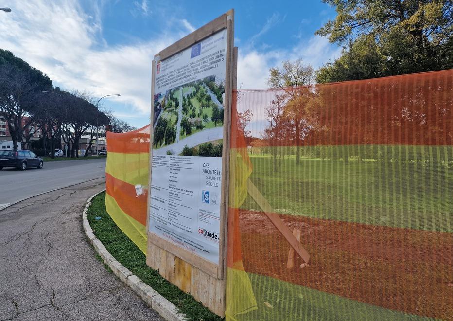 L’area  di cantiere per realizzare un parco nell’ex Diversivo (foto Bf)