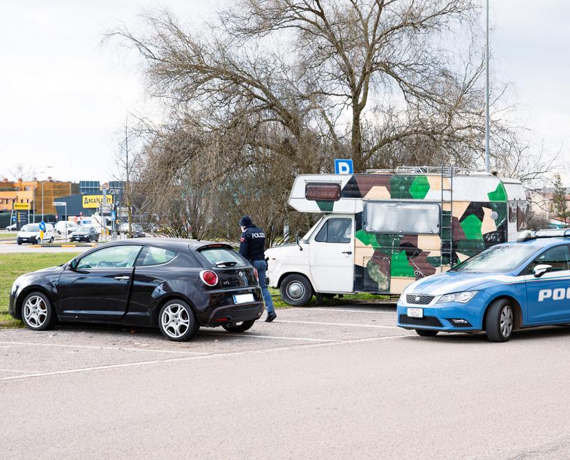Ferrara, trovato senza vita nell’auto: da tempo era la sua casa 
