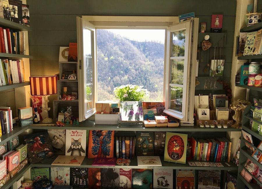 Garfagnana, la piccola libreria sulla collina diventa un film per sognatori