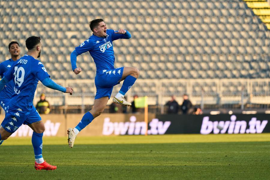 
	L'esultanza di Razvan Marin dopo il gol (foto Autovino)

