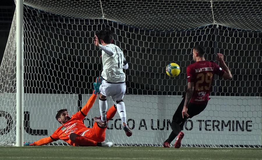 
	Shpendi realizza la prima rete del Cesena a Pontedera (Foto di Franco Silvi)

