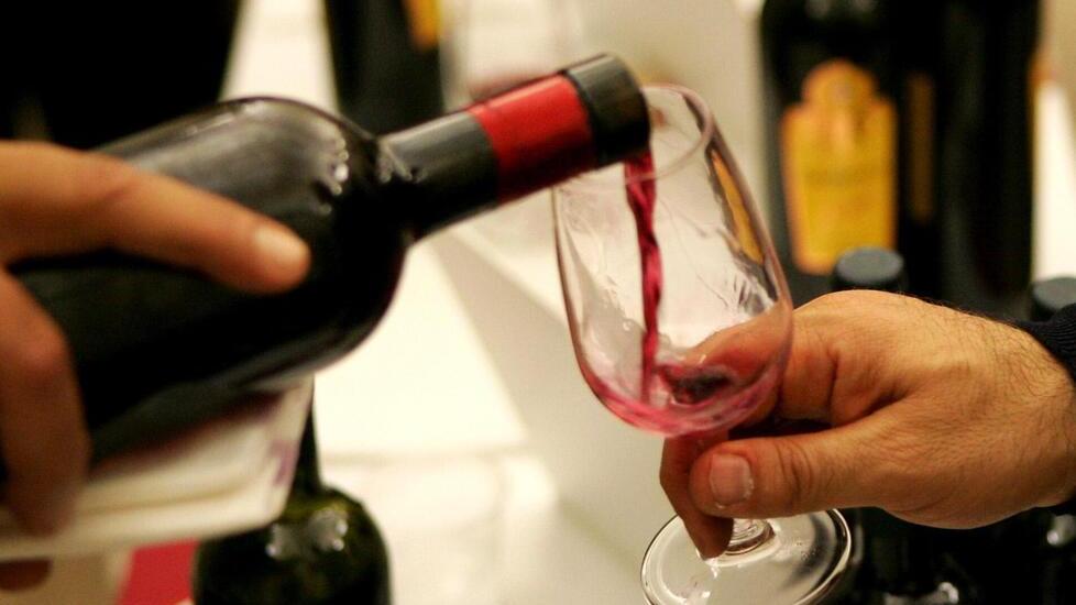 Ferrara, vino ed etichette per la salute: «Il rischio cancerogeno è elevato»