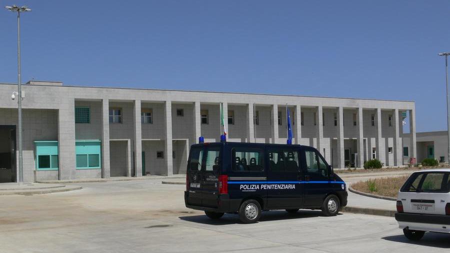 Tempio, agente penitenziario aggredito da un detenuto: trasportato in ospedale