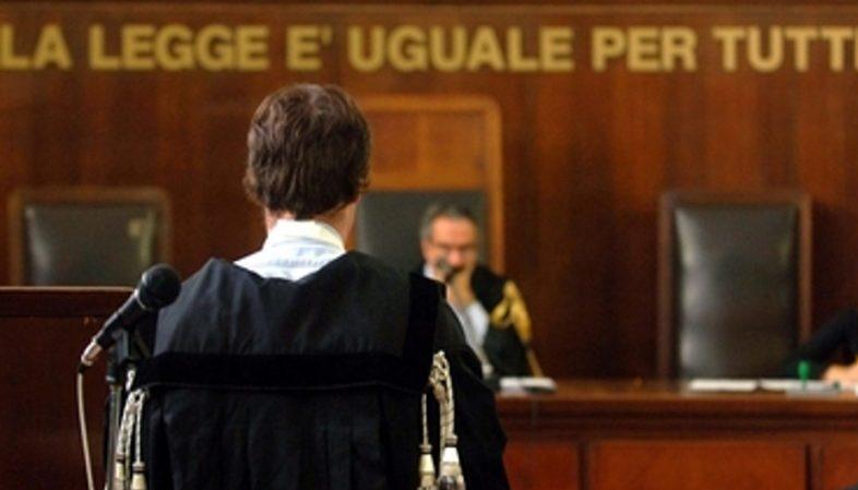 Carpi, imprenditore senza telefono per 4 anni: compagnie condannate