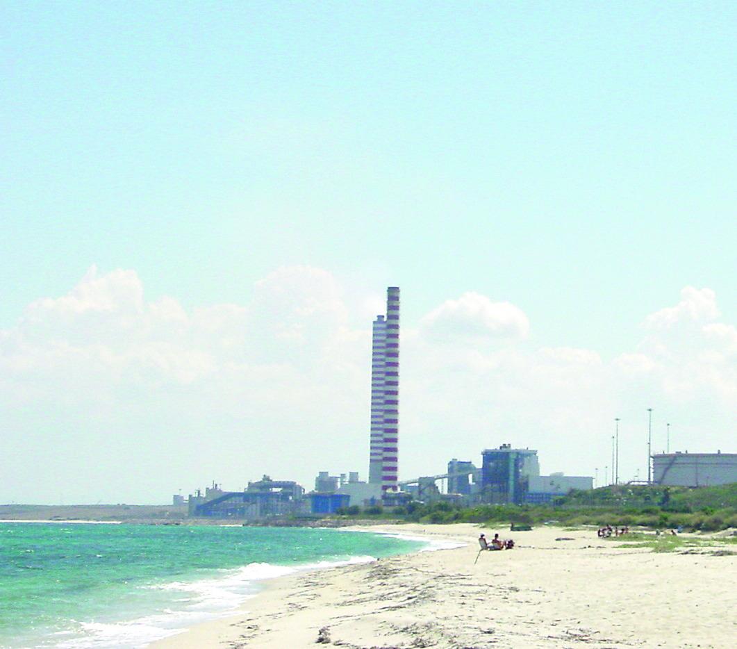 Porto Torres, pannelli fotovoltaici galleggianti in mare: «Bisogna valutare l’impatto» 