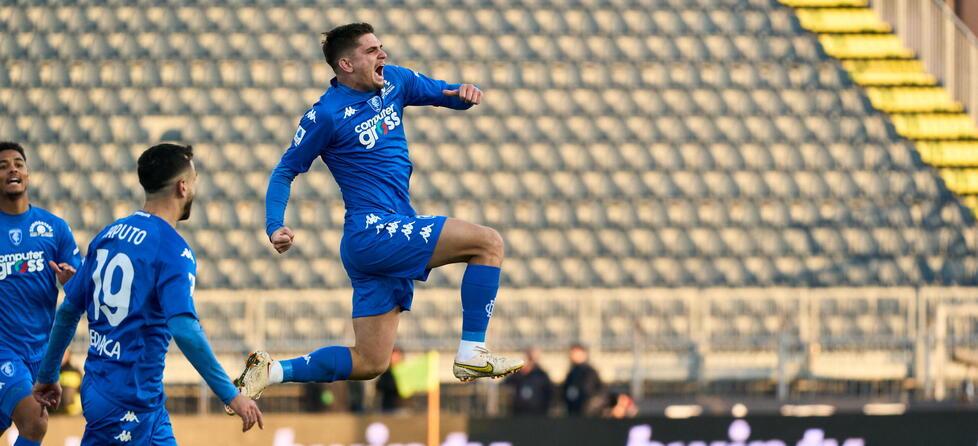L’esultanza di Razvan Marin dopo il 2-0 (foto Autovino)