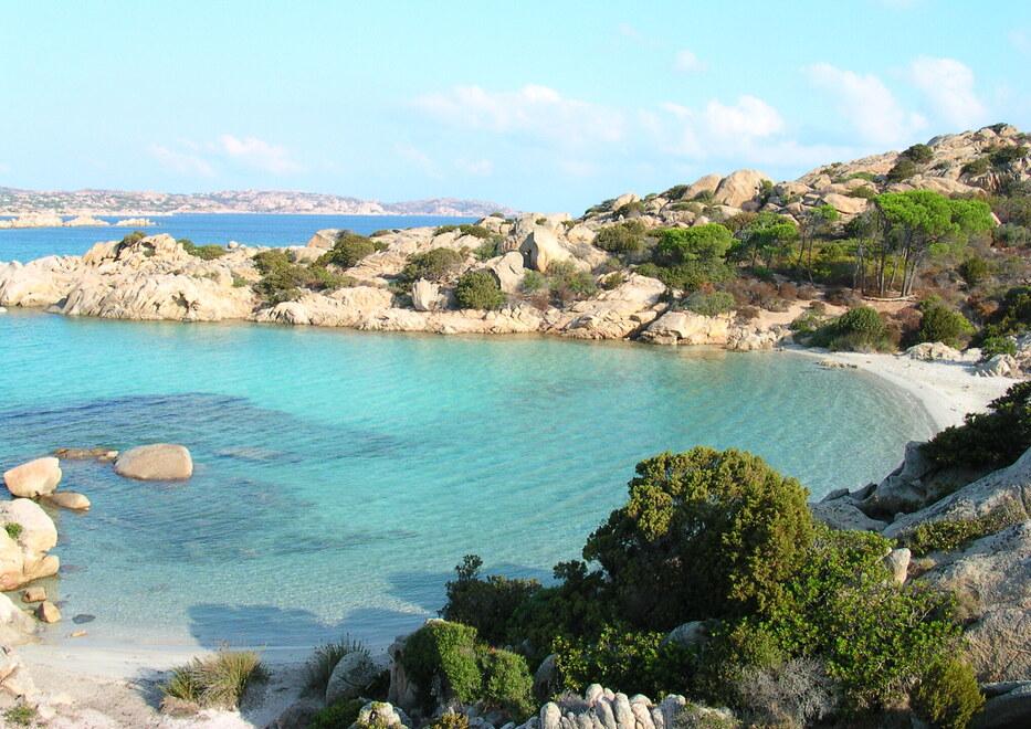 Pulizia dei litorali e passerelle: La Maddalena si prepara all’estate 