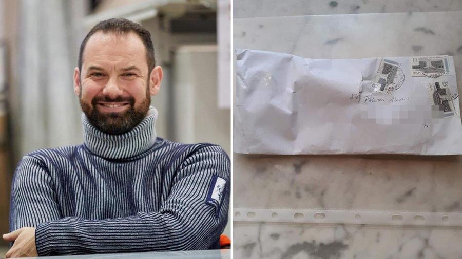 
	Il sindaco di Castelfiorentino, Alessio Falorni, e la busta che ha ricevuto

