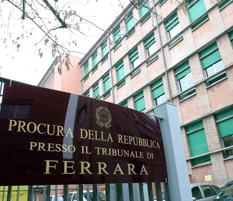 Ferrara, denunciò il vicino per aggressione ma viene processata per calunnia