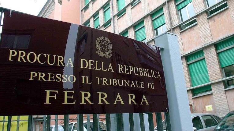 Ferrara, denunciò il vicino per aggressione ma viene processata per calunnia