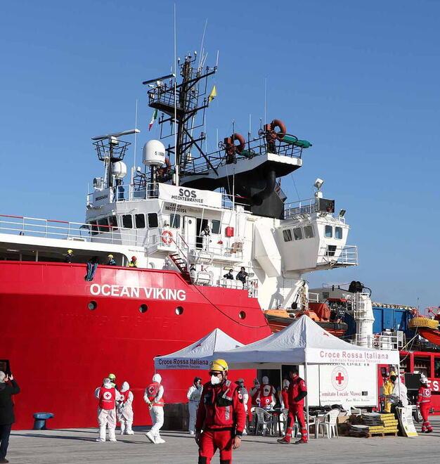 L’abbraccio di Carrara ai bimbi della Ocean Viking venuti da lontano