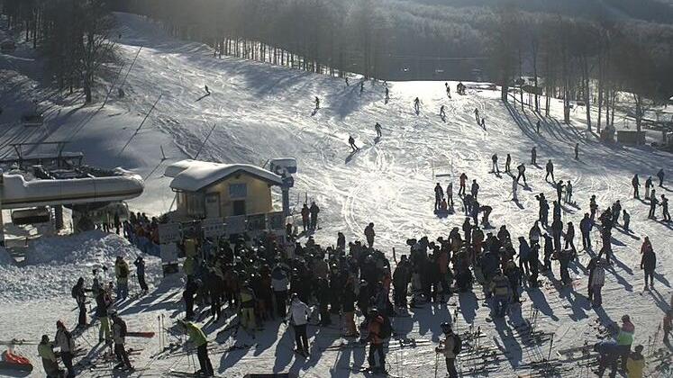 Appennino Modenese. Tutti pazzi per le piste del Cimone: in 7mila invadono il comprensorio