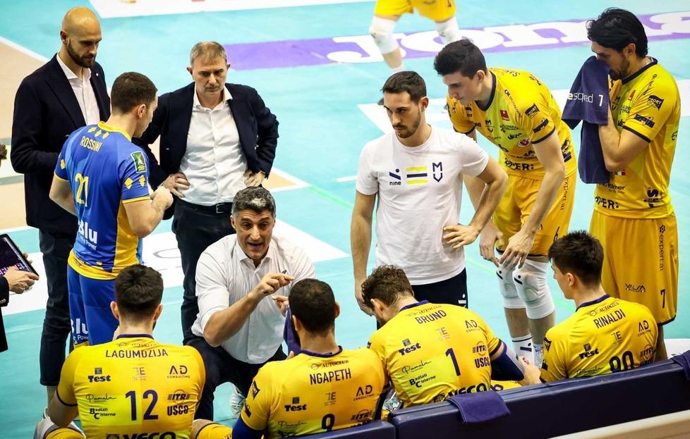 Modena volley riparte e resta al secondo posto Il fortino di Cisterna cade in quattro set 