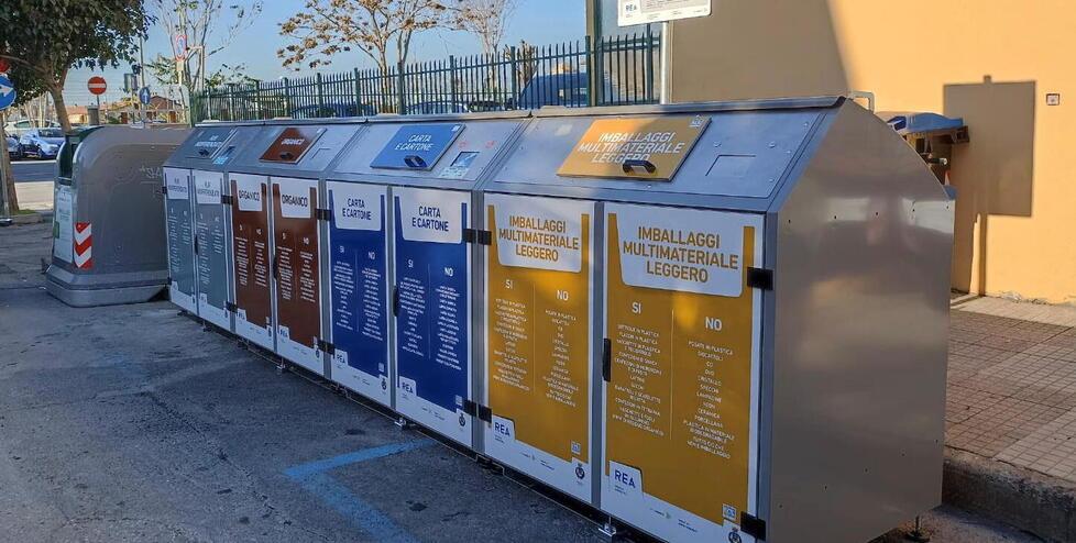 Cecina, arrivano i “bidoni” intelligenti che si aprono con tessera magnetica: come funzionano