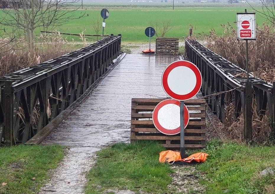 Ospital Monacale, ponte chiuso con i bancali