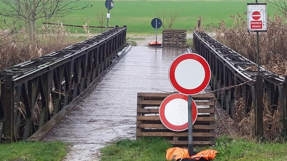 Ospital Monacale, ponte chiuso con i bancali