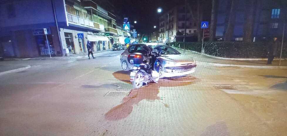 Via Giusti a Grosseto: nuovo incidente e sei lampioni ancora ko